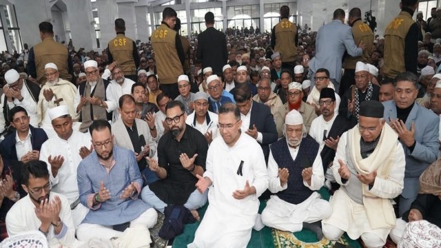 খালেদা জিয়ার স্মরণে গুলশানের আজাদ মসজিদে বিএনপির মিলাদ ও দোয়া মাহফিল